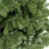 Detailní fotka vetičiek stromku 3D Borovice Himalájská. Velký počet větviček s 3D jehličím je doplněno o klasické PVC jehličí. Větvičky mají přirozené zelenou barvu.