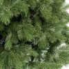 Detailní fotka 3D jehličí umělého vánočního stromku Borovice Himalájská.