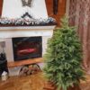 Umělý vánoční stromek v květináči FULL 3D Jedle Kavkazská je v květináči, má husté světle zelené jehlice.