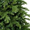 Detailní fotka vánočního stromku. Obvod stromku je tvořen větvičkami s 3D jehličím a střed je zahuštěný klasickým PVC jehličím.