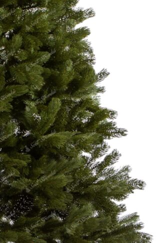Umělý vánoční FULL 3D stromek Borovice Himalájská. Strom má husté zelené jehličí.