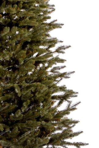 Umělý vánoční stromek 3D Smrk Úzky. Strom má husté zelené jehličí.