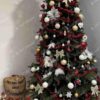 Vánoční stromek FULL 3D Jedle Kanadská 240cm je vkusně vyzdoben červenými, bílými a zlatými ozdobami.