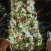 Umělý vánoční stromek 3D Jedle Kavkazská 150cm je zdoben bílými a červenými dekoracemi