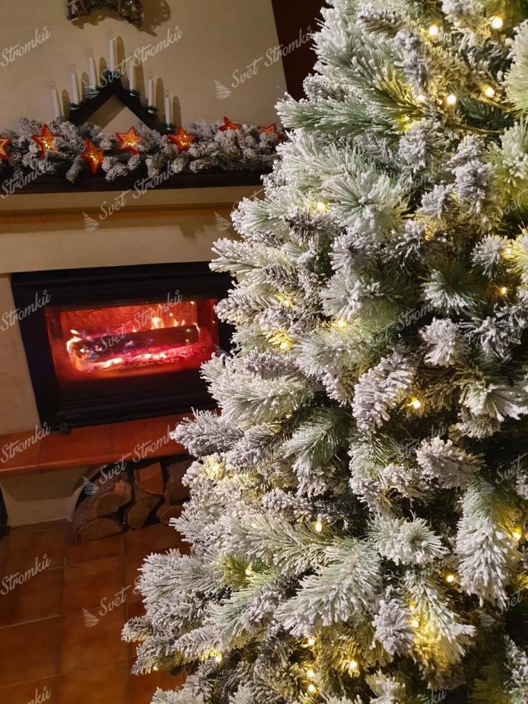 Vánoční stromek Borovice Bílá LED