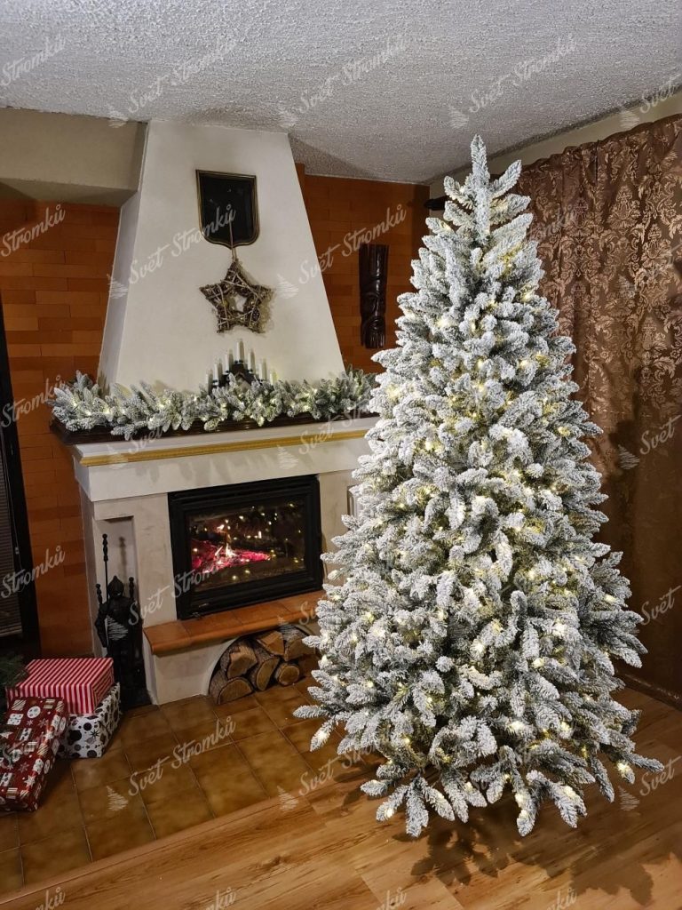 Vánoční stromek Smrk Severský s LED osvětlením