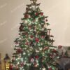 Umělý vánoční stromek FULL 3D Smrk Exkluzivní 180cm je moderně vyzdoben červenými a bílými dekoracemi.