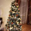 Umelý vianočný stromček Borovica Zasnežená 220cm so zlatými vianočnými ozdobami