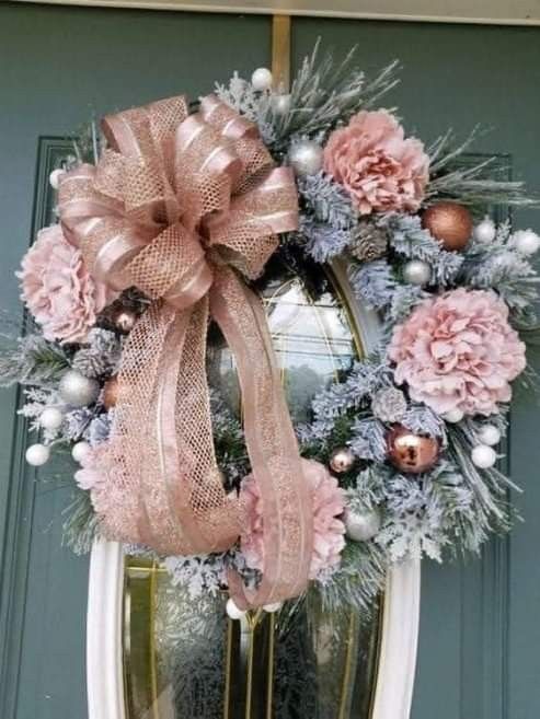 Vánoční věnec na dveře ružový