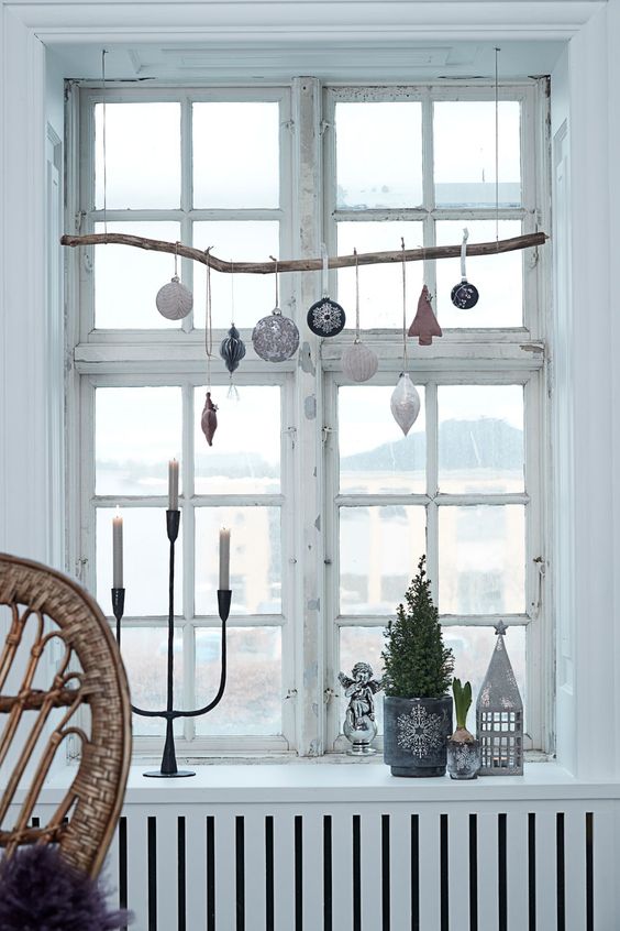 Vánoční výzdoba oken z kouli
