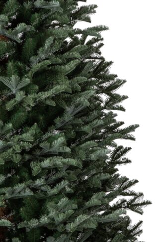 Umělý vánoční stromek 3D Jedle Půvabná XL. Strom má husté tmavě zelené větve.