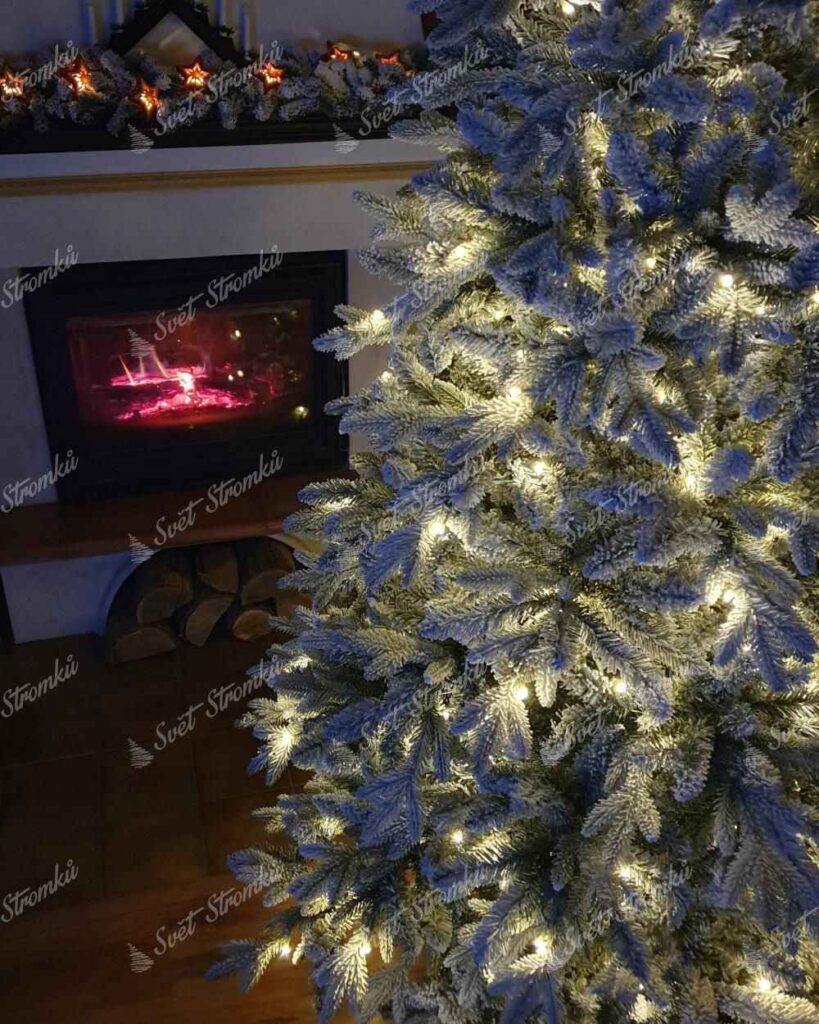 Moderní vánoční stromeček 3D Smrk Kralovský LED