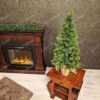 Umělý vánoční stromek 100% 3D Mini Smrk LED je v moderním květináči a má zelené jehličí.