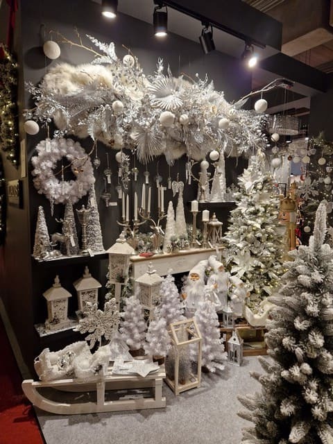 bílé vánoční dekorace