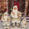 Vánoční dekorace Santa Claus Zlatý, v bílém a zlatém kabátě s kožešinou a s dárky v ruce.