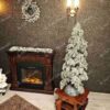 Umělý vánoční stromek FULL 3D Jedlička Třpytivá má jemné zasněžené větvičky se třpytkami.