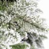 Detail vetvičky vianočného stromčeka 3D Jedľa Pyrenejská Zasnežená, je jemne zasnežená