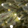 Detail vetvičky vianočného stromčeka FULL 3D Smrek Pichľavý LED má zelené ihličie