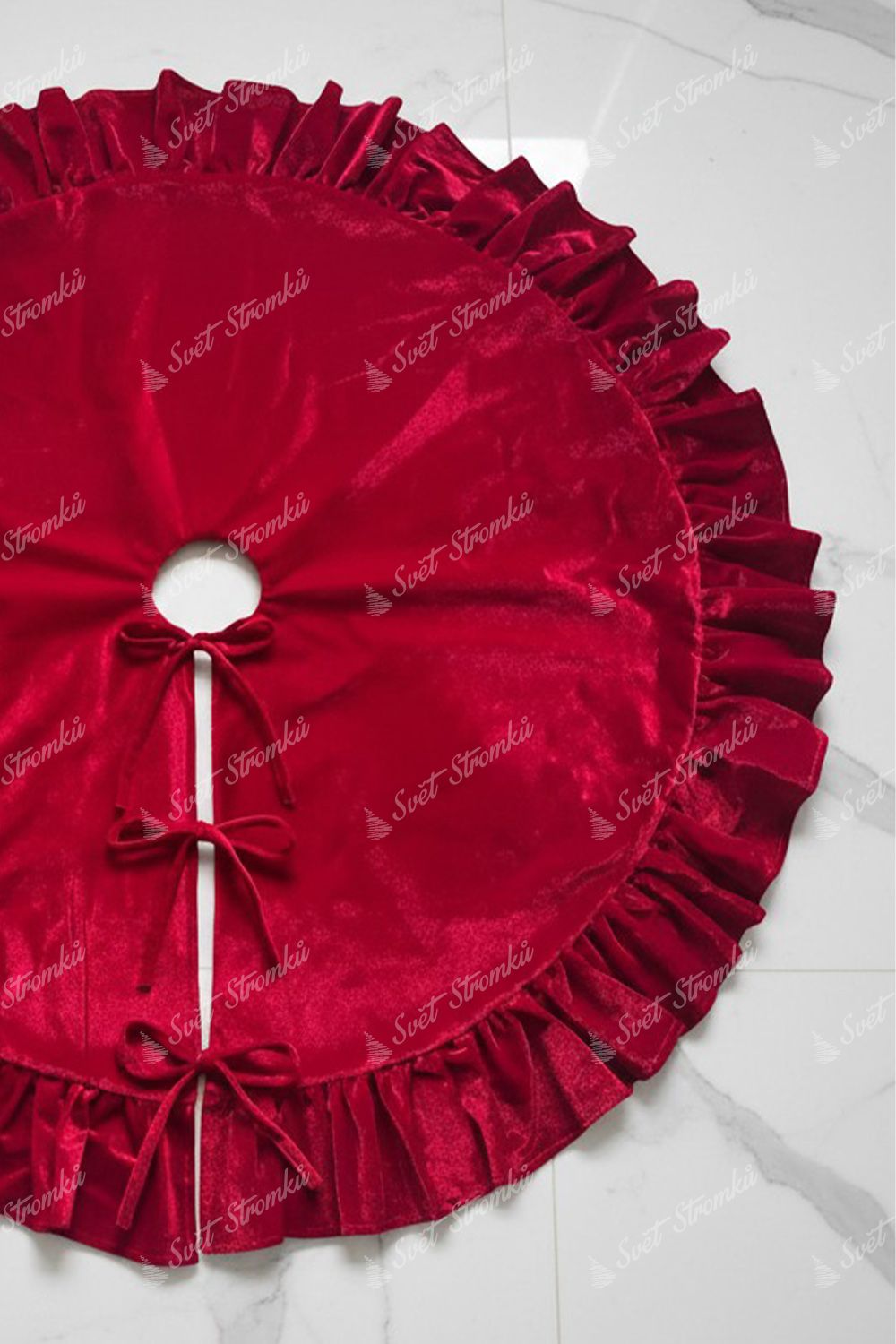 Sametový červený koberec pod stromeček 122cm