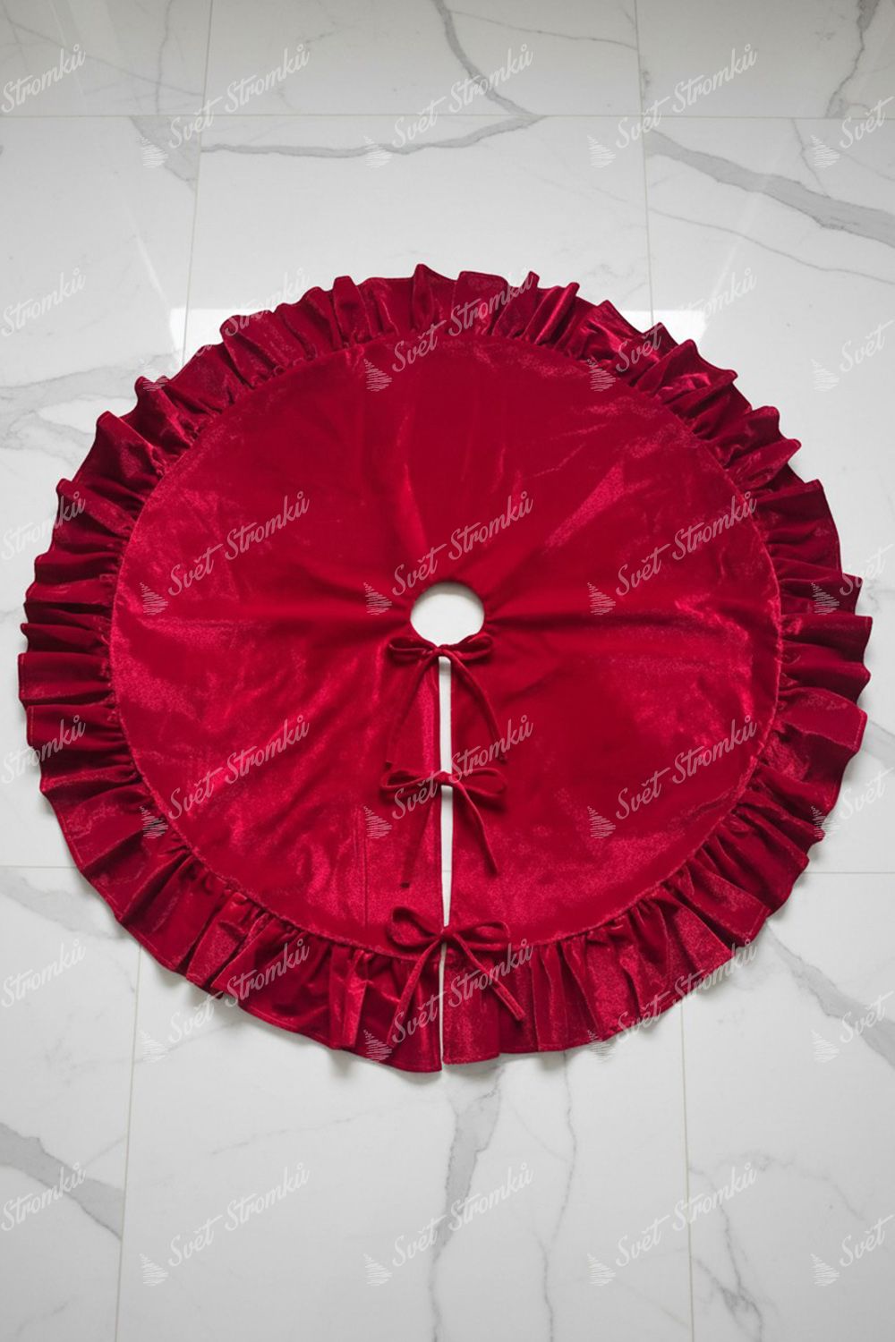 Sametový červený koberec pod stromeček 122cm