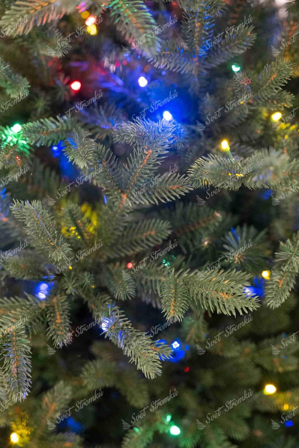 Detail větviček umělého vánočního stromku 3D Smrk Estonský LED se zeleným jehličím