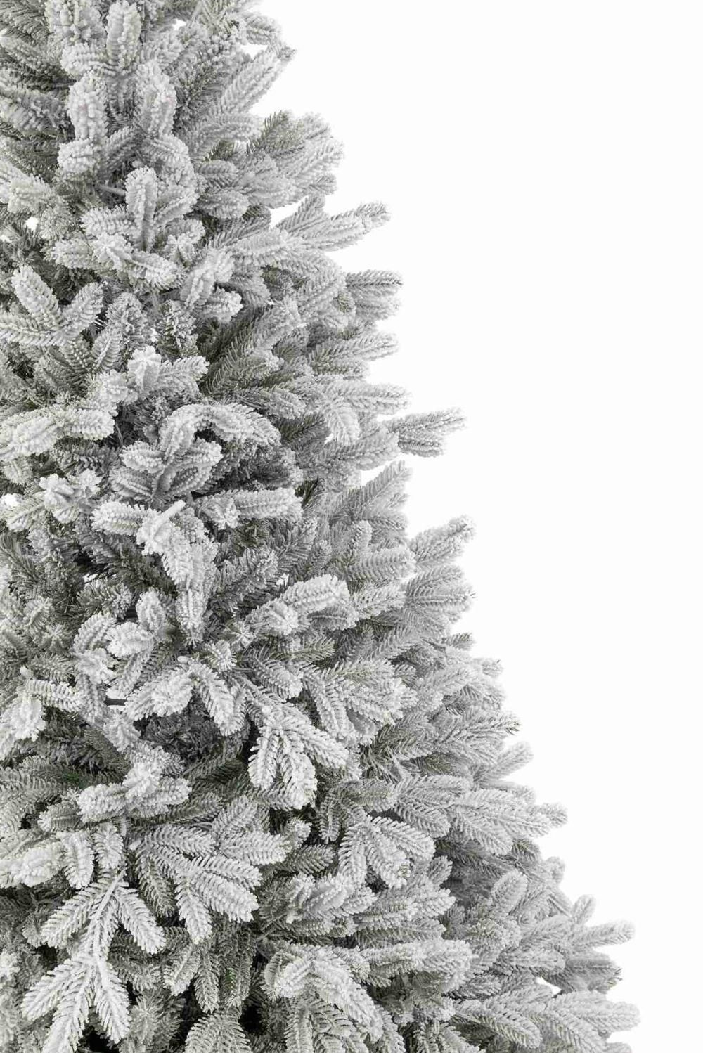 Detail vánočního stromku 3D Smrk Laponský s hustě zasněženými větvičkami
