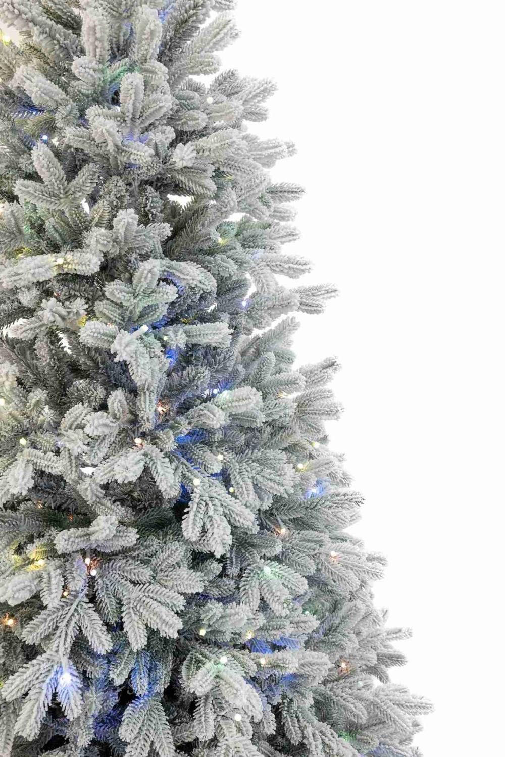 Detail vánočního stromku 3D Smrk Laponský LED s hustě zasněženými větvičkami