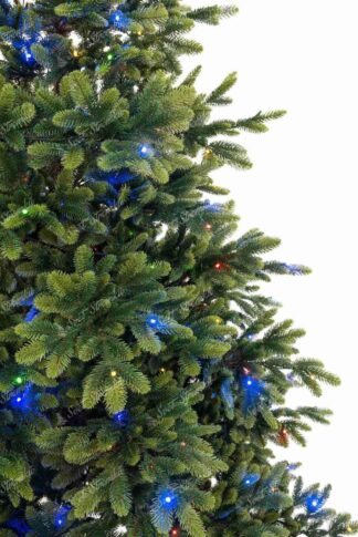 Detail vánočního stromku FULL 3D Jedle Sicilská LED má větvičky k nerozeznání od živého stromku, konce větviček jsou světle zelené